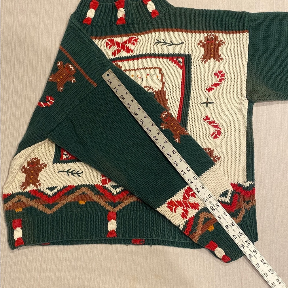 Vintage Woolrich Christmas Gingerbread House Sweater w Green and Red Accents - Picture 9 of 12